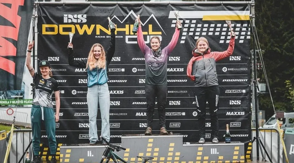 2.-Platz-fuer-Emma-Bindhammer-beim-iXS-Downhill-Cup 2.-Platz-fuer-Emma-Bindhammer-beim-iXS-Downhill-Cup
